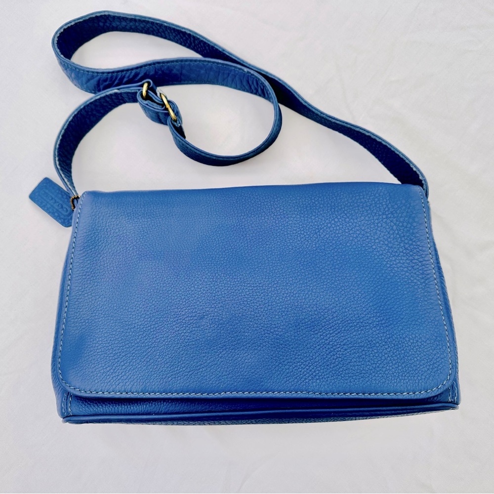 ⚡️⚡️💙💙Coach leather shoulder bag. NWOT. Never used. Denim blue pebble leather.